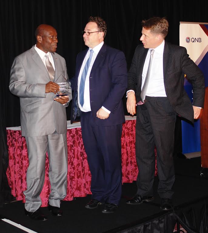Le Premier Ministre reçoit l’Award du ministre des finances 2014 de l’Afrique sub-saharienne