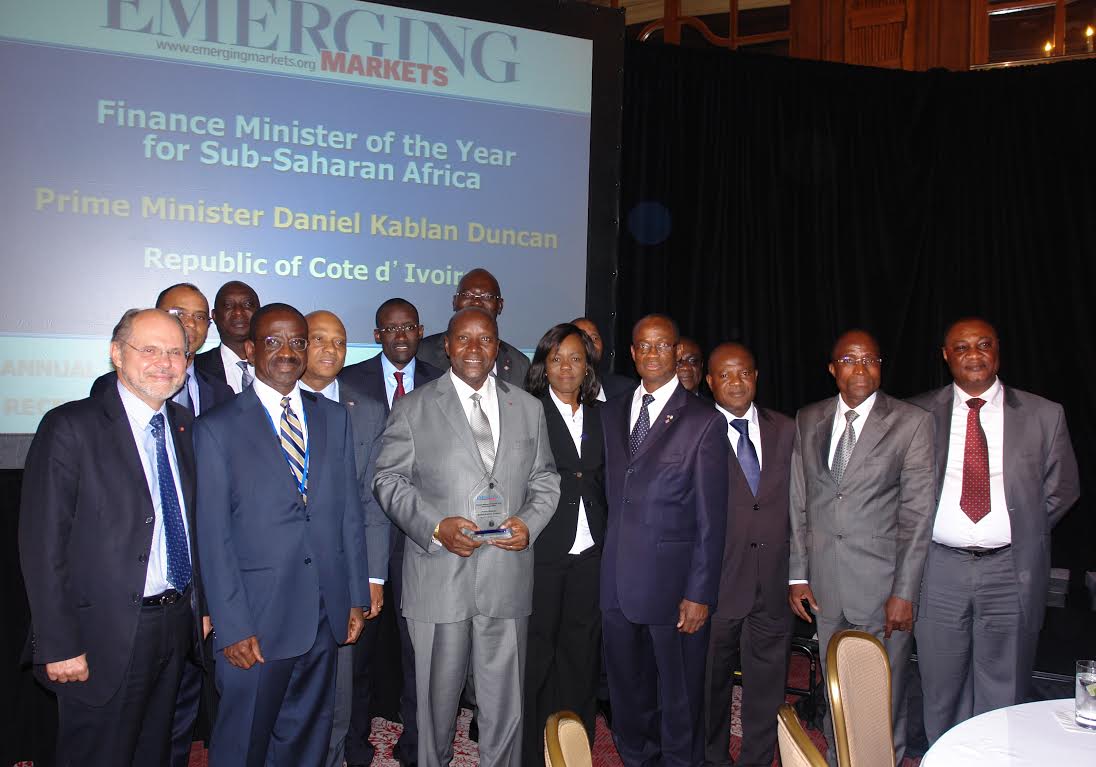 Le Premier Ministre reçoit l’Award du ministre des finances 2014 de l’Afrique sub-saharienne