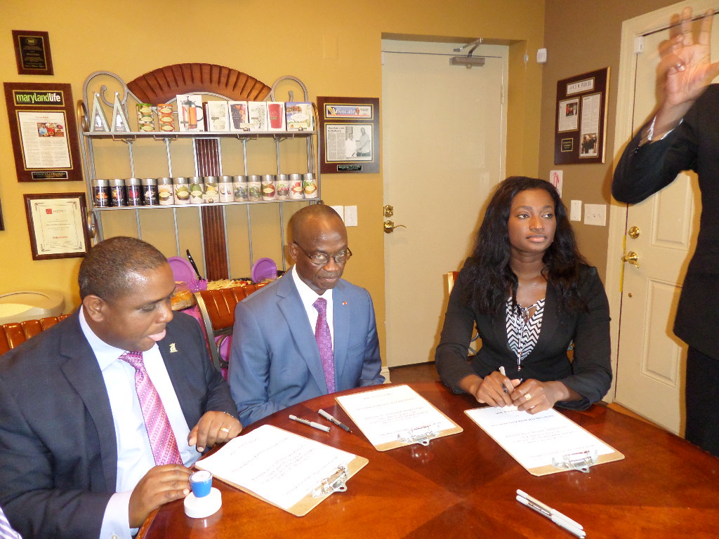 Signature d`un protocole d`accord entre United for Africa et Spagnvola Chocolatiers ,ce vendredi 31 juillet 2015