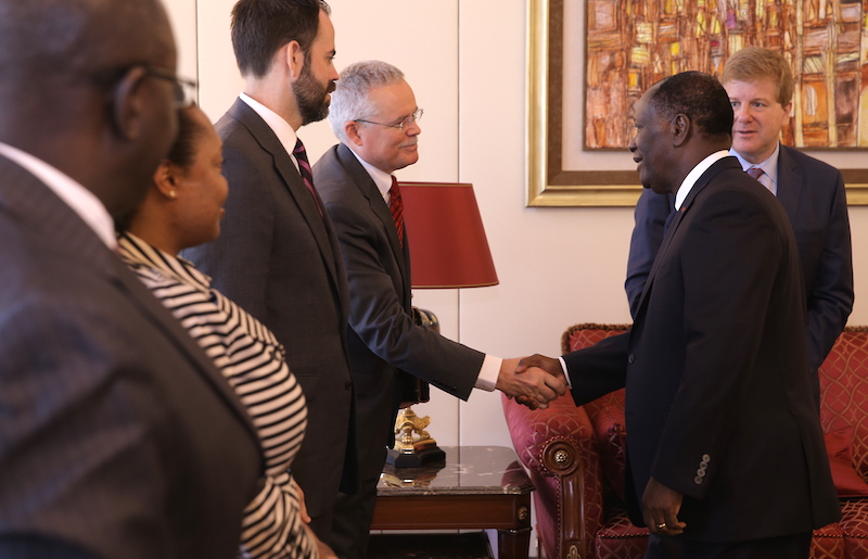 Entretien du Président de la République, SEM Alassane OUATTARA, avec le Vice - Président de la Chambre de Commerce américaine, M. MARYON Brillant