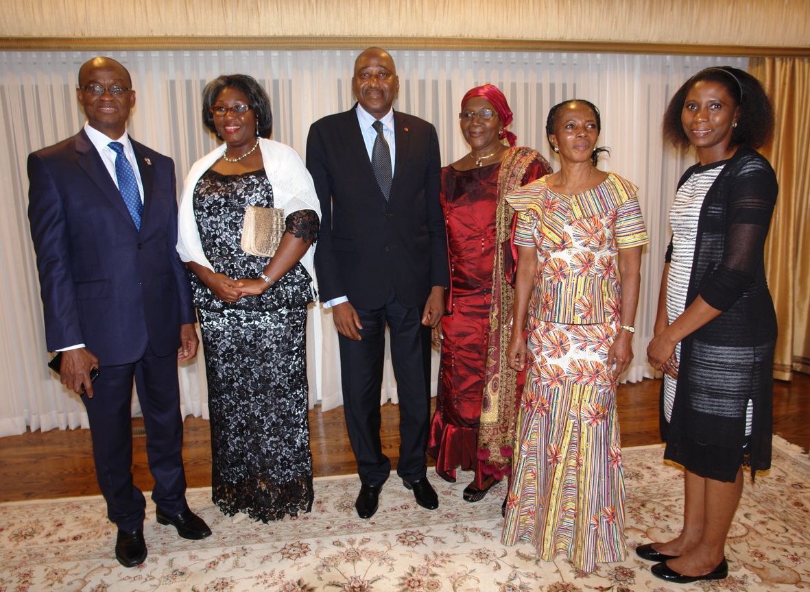 SEM Daouda Diabaté a reçu le  samedi 14 octobre , le Premier Ministre Amadou Gon et sa délégation pour un dîner  à la Résidence temporaire de la Côte d’Ivoire.