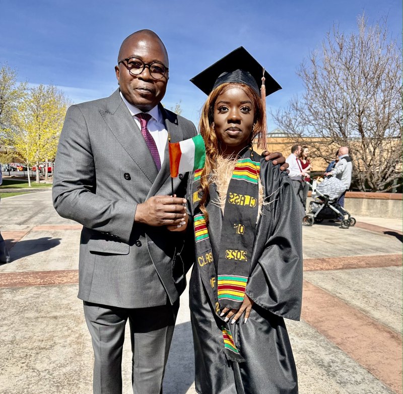 En images  la rencontre de l’Ambassadeur Ibrahima Touré avec les étudiants Ivoiriens de Southern Utah University á Cedar city .